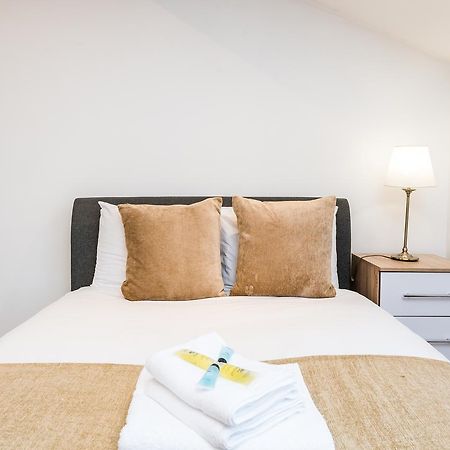 Riverbank Stay London Eksteriør billede