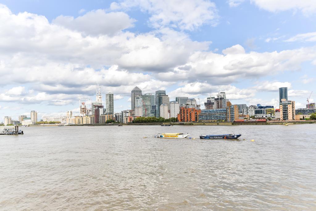 Riverbank Stay London Eksteriør billede