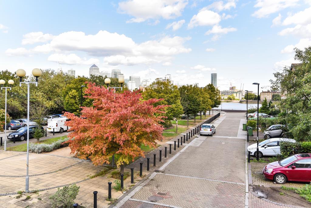 Riverbank Stay London Eksteriør billede