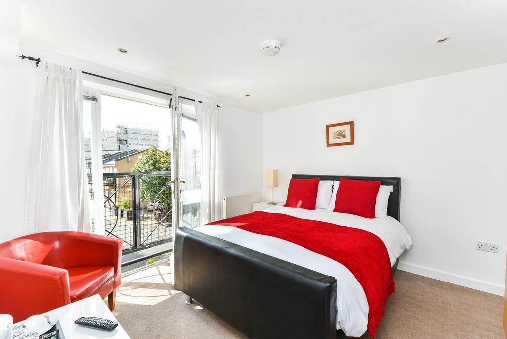 Riverbank Stay London Eksteriør billede