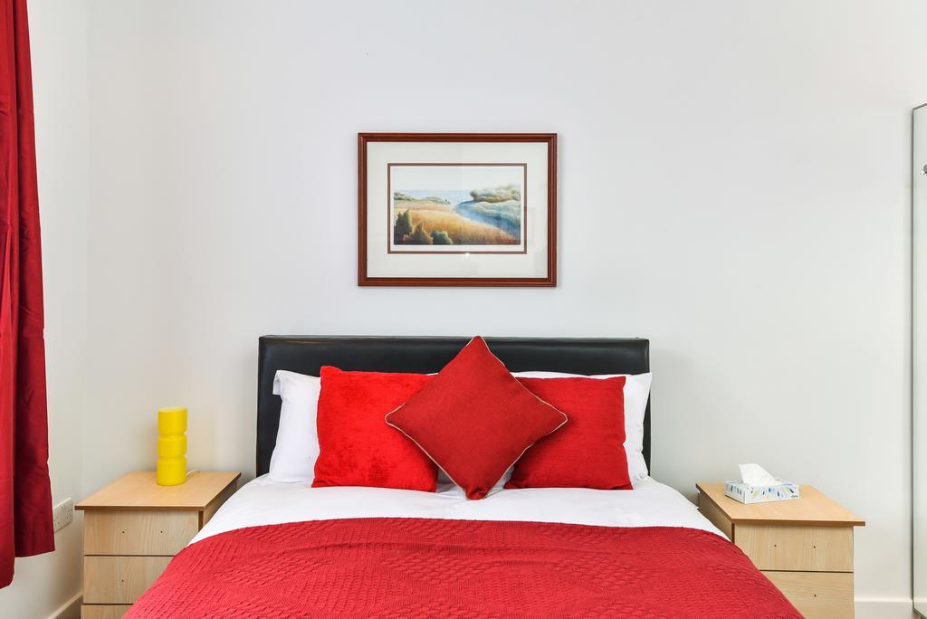 Riverbank Stay London Eksteriør billede