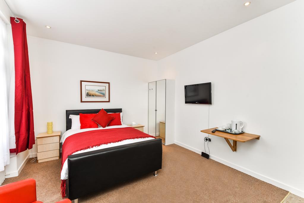 Riverbank Stay London Eksteriør billede