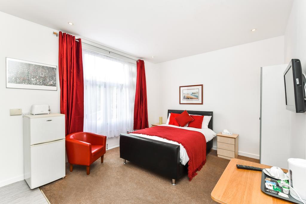 Riverbank Stay London Eksteriør billede