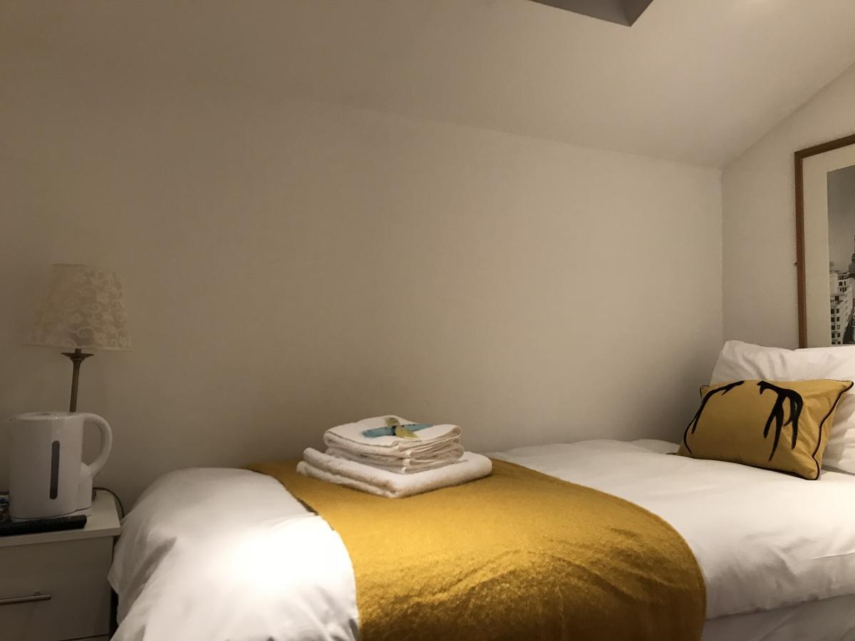 Riverbank Stay London Eksteriør billede