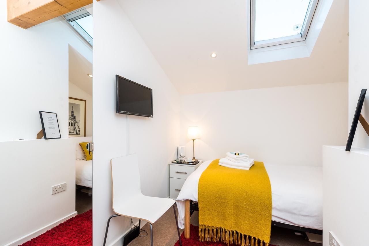 Riverbank Stay London Eksteriør billede