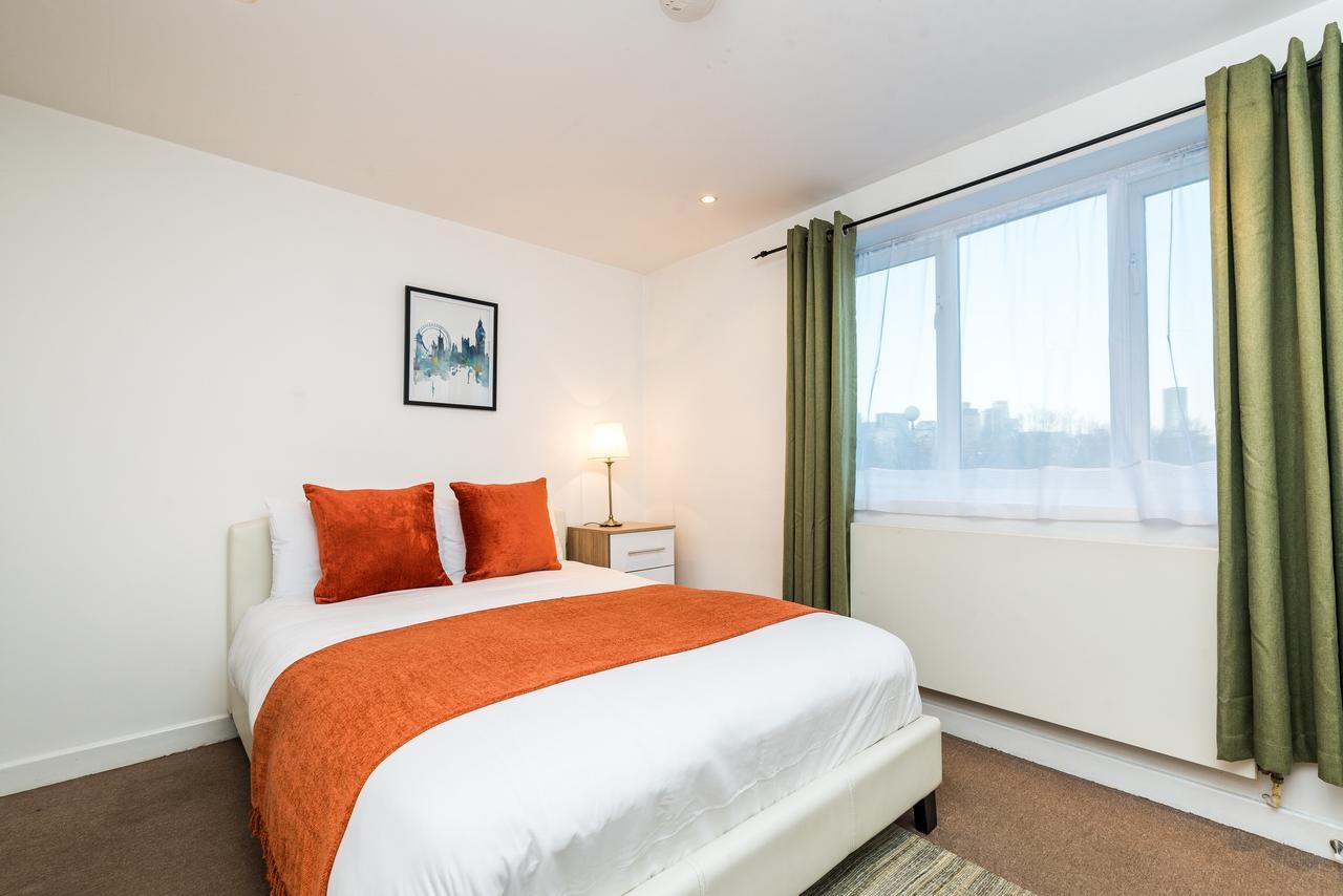 Riverbank Stay London Eksteriør billede