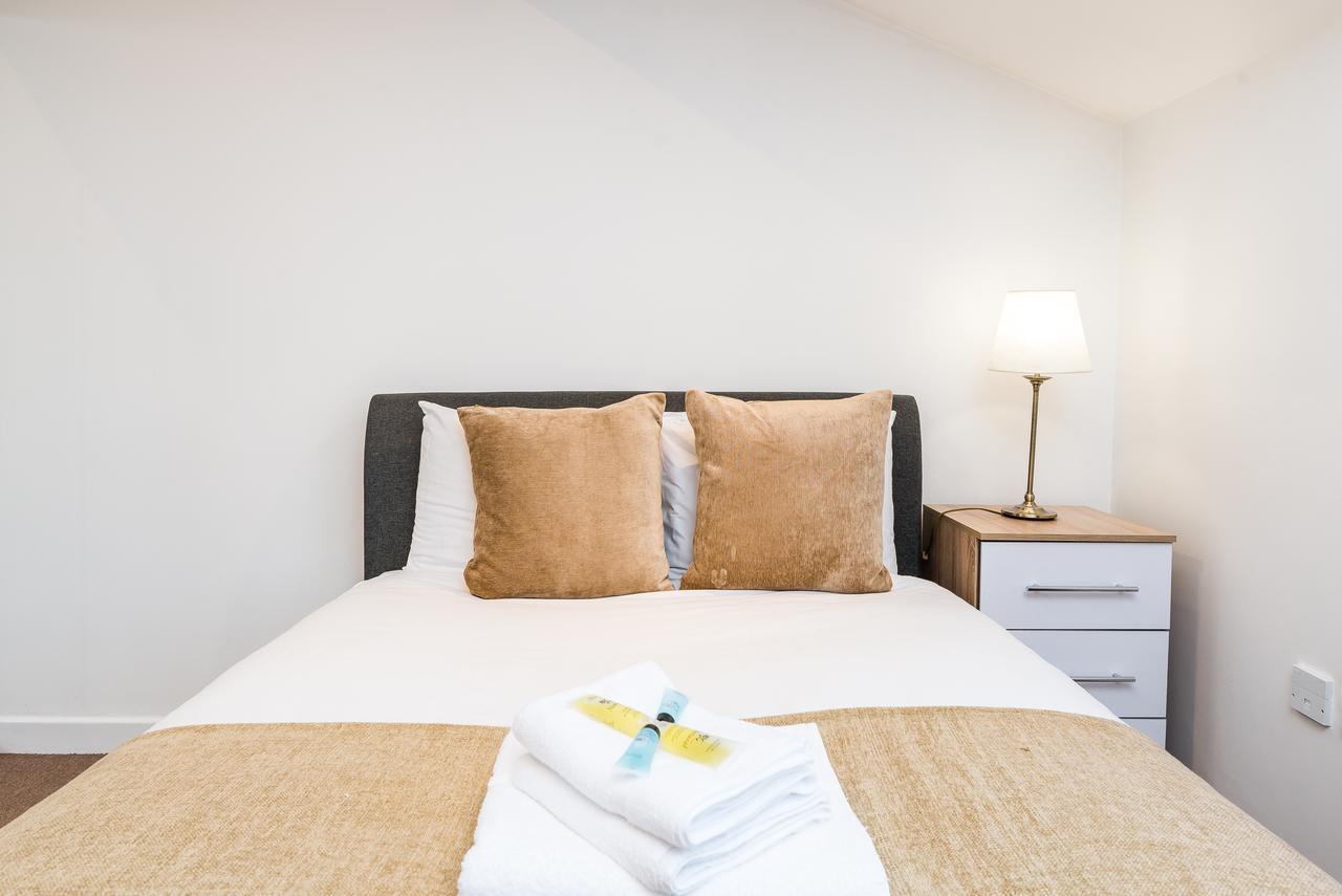 Riverbank Stay London Eksteriør billede