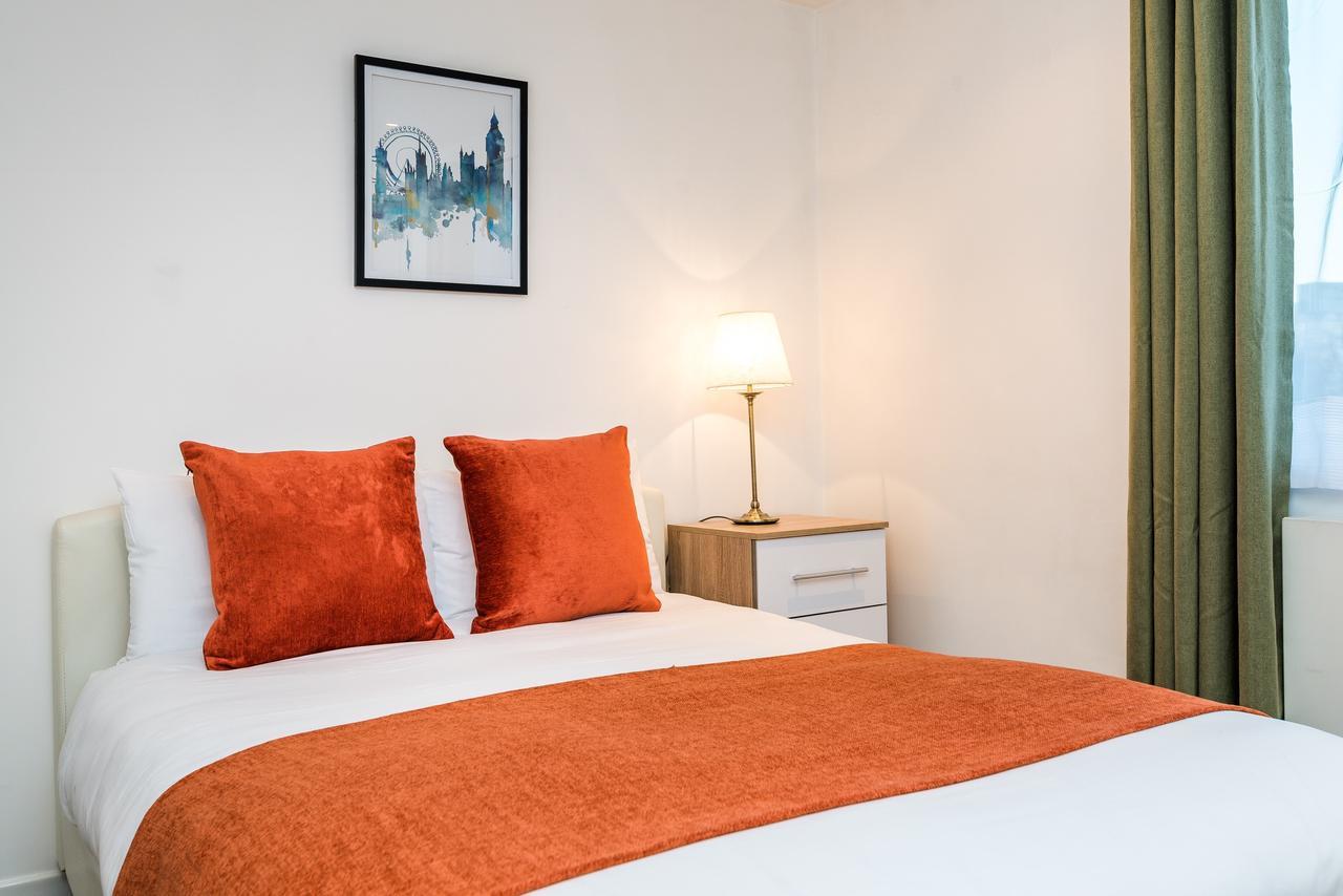 Riverbank Stay London Eksteriør billede