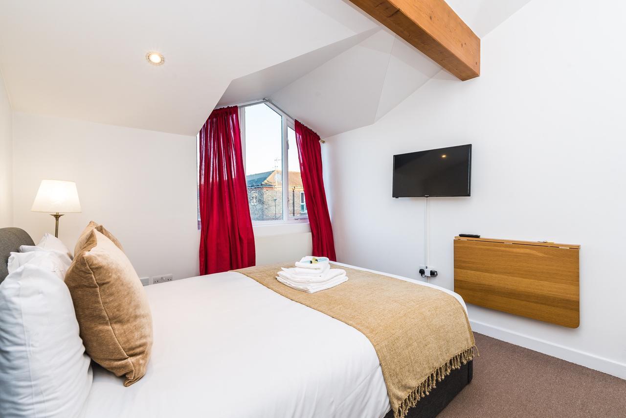 Riverbank Stay London Eksteriør billede