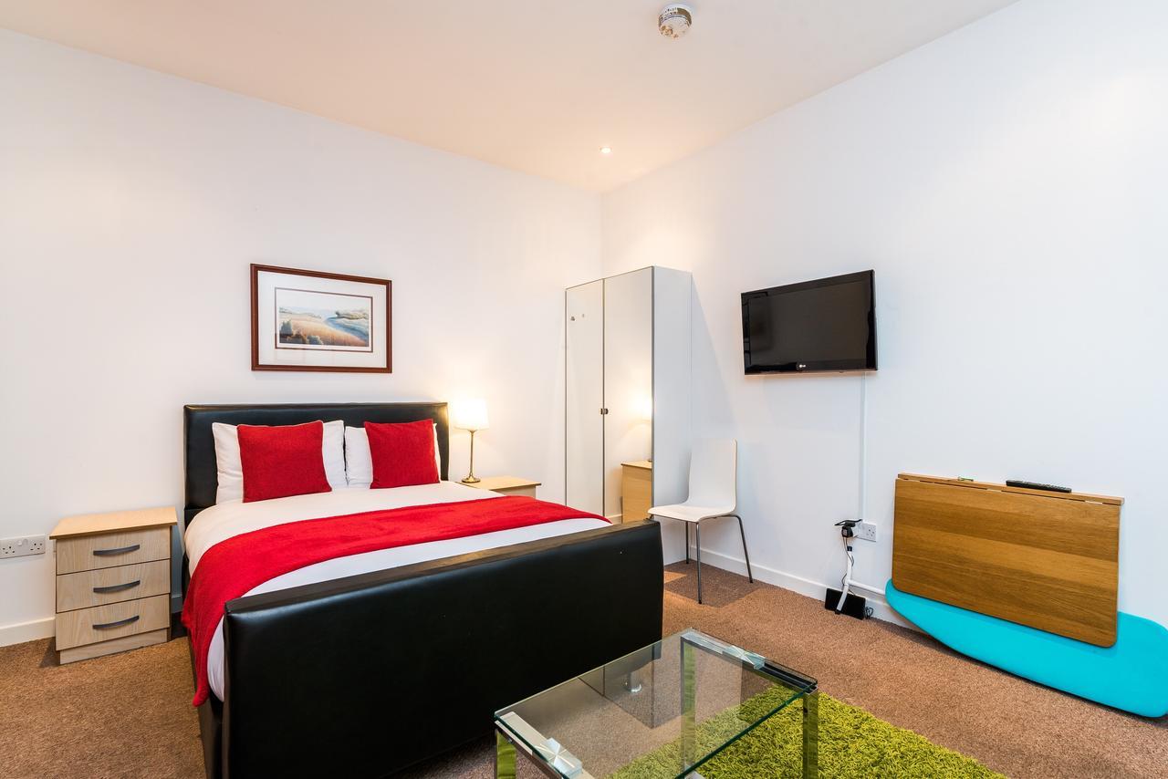 Riverbank Stay London Eksteriør billede