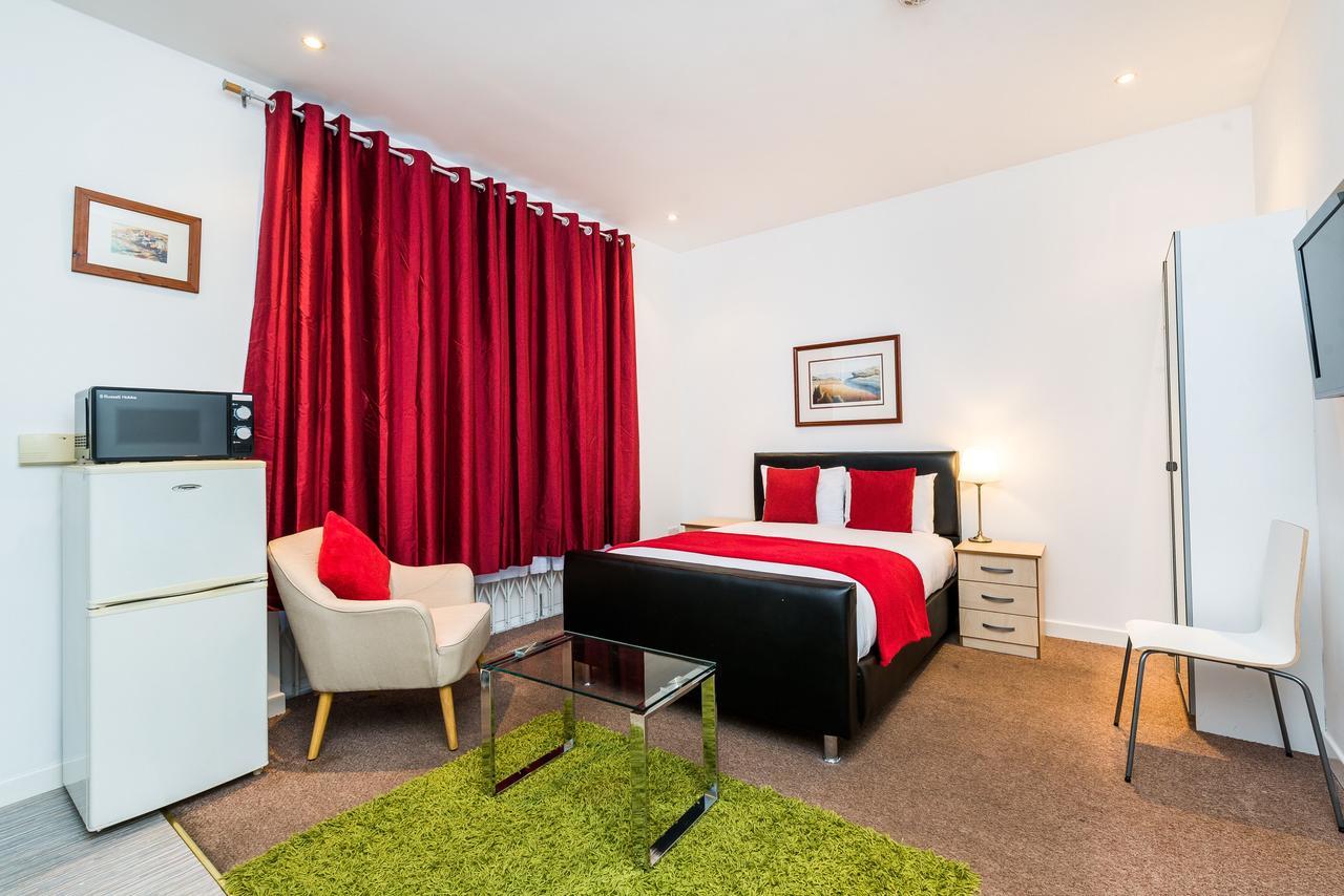 Riverbank Stay London Eksteriør billede